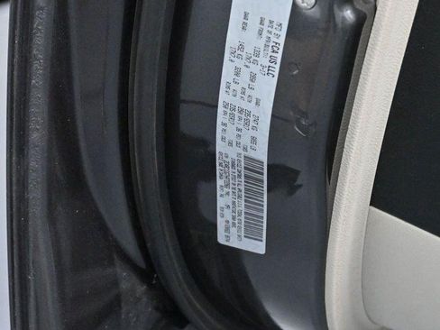 Used 2017 Chrysler Pacifica Touring FWD image 41