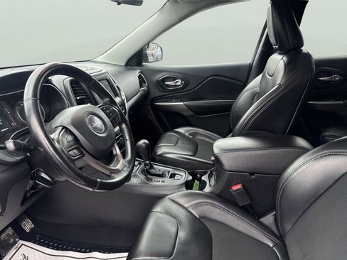 Used 2020 Jeep Cherokee Latitude Plus w/ Cold Weather Group image 18