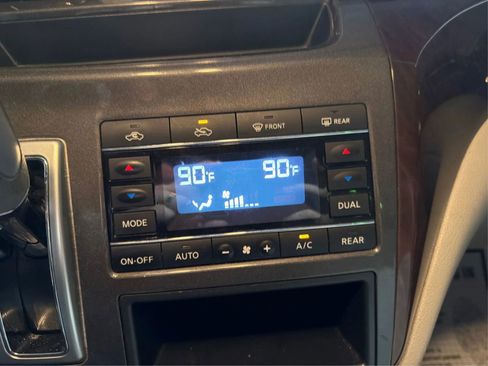 Used 2016 Nissan Quest SV image 28