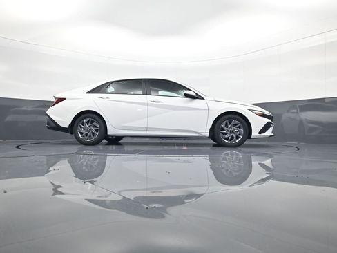 New 2025 Hyundai Elantra Blue image 16