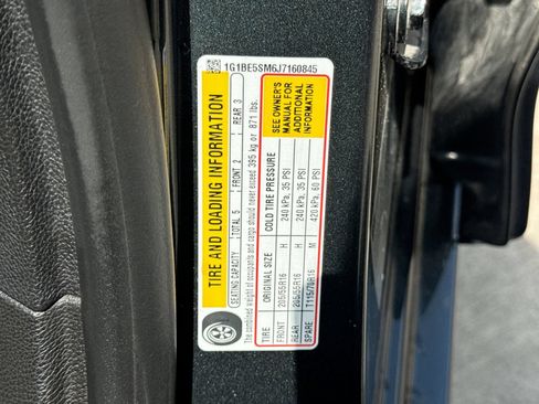 Used 2018 Chevrolet Cruze LT w/ Convenience Package FWD image 39