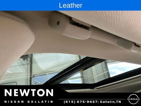 Used 2016 Nissan Rogue SL w/ SL Premium Package FWD image 5