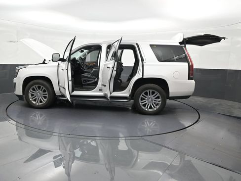 Used 2020 Cadillac Escalade 2WD image 34