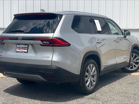Used 2024 Toyota Grand Highlander AWD image 17