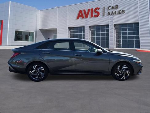Used 2025 Hyundai Elantra SEL FWD image 5