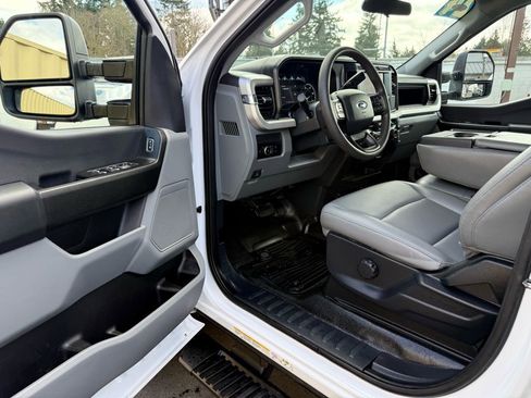 Used 2024 Ford F450 XL w/ XL Chrome Package image 31
