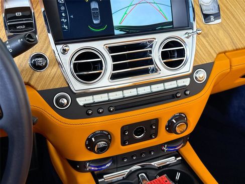 Used 2021 Rolls-Royce Dawn RWD image 22