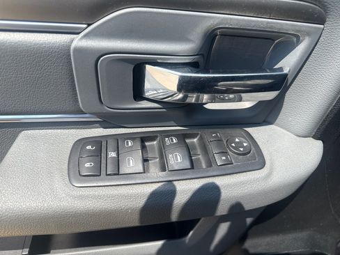 Used 2017 RAM 1500 Classic SLT AWD/4WD image 18