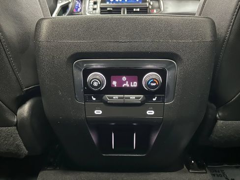 Used 2022 Chevrolet Tahoe Z71 w/ Luxury Package AWD/4WD image 24