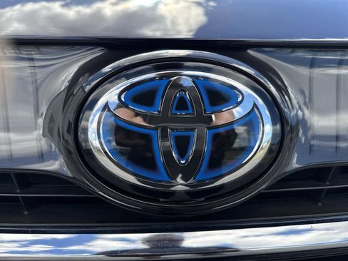 Used 2024 Toyota Venza Limited image 10