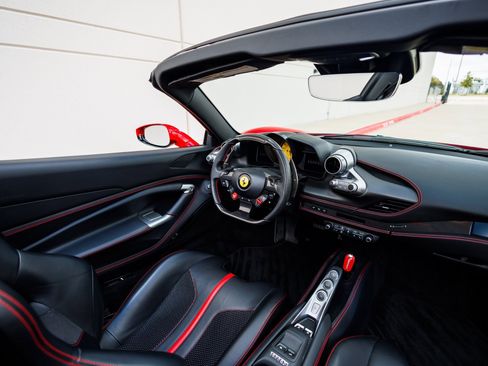 Used 2021 Ferrari F8 Tributo image 71