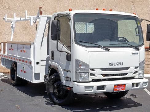 Used 2019 Isuzu NPR image 2