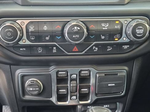Used 2021 Jeep Wrangler Unlimited Sahara AWD/4WD image 20
