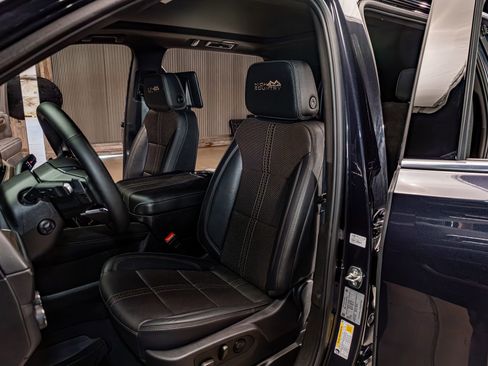 Used 2025 Chevrolet Suburban High Country AWD/4WD image 20