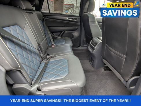 Used 2025 Volkswagen Atlas Cross Sport SEL Premium R-Line image 16