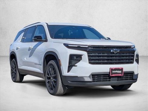 New 2026 Chevrolet Traverse LT image 3