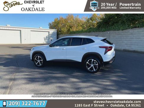 Certified 2025 Chevrolet Trax RS w/ Sunroof Package image 8