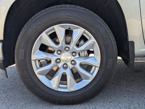 Used 2020 Chevrolet Silverado 1500 Custom w/ Custom Value Package image 13