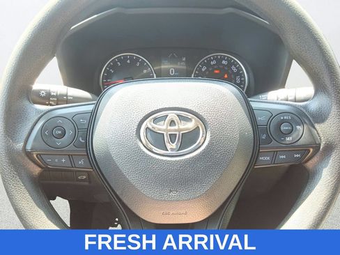 Used 2021 Toyota RAV4 XLE w/ Convenience Package FWD image 22