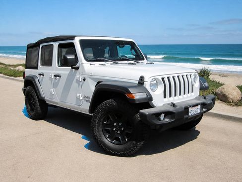 Used 2018 Jeep Wrangler Unlimited Sport S AWD/4WD image 2