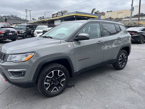Used 2021 Jeep Compass Trailhawk w/ Sun and Sound Group AWD/4WD image 12