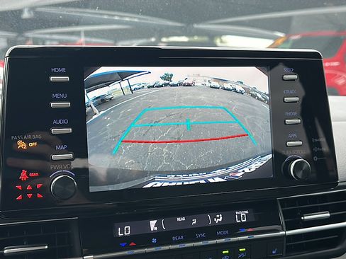 Used 2024 Toyota Sienna XLE image 33