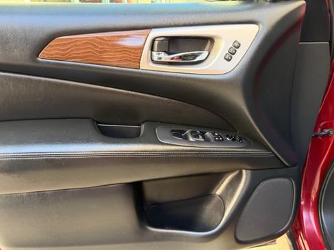Used 2019 Nissan Pathfinder Platinum AWD/4WD image 27