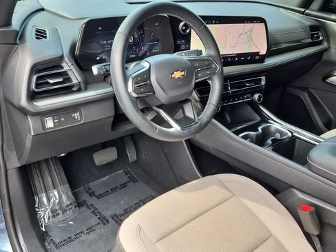 Used 2025 Chevrolet Traverse LT w/ Driver Confidence Package FWD image 13