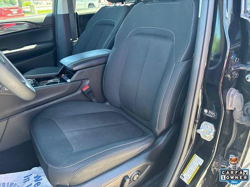 Used 2023 Jeep Grand Cherokee Laredo AWD/4WD image 55