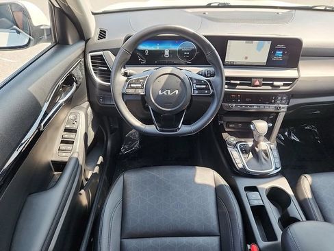 Used 2024 Kia Seltos SX w/ SX Sunroof Package AWD/4WD image 11