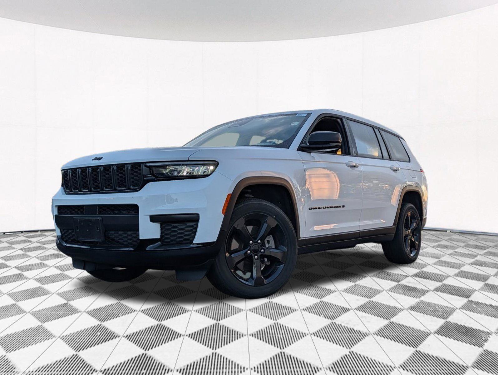 Used 2023 Jeep Grand Cherokee L Altitude AWD/4WD image 2