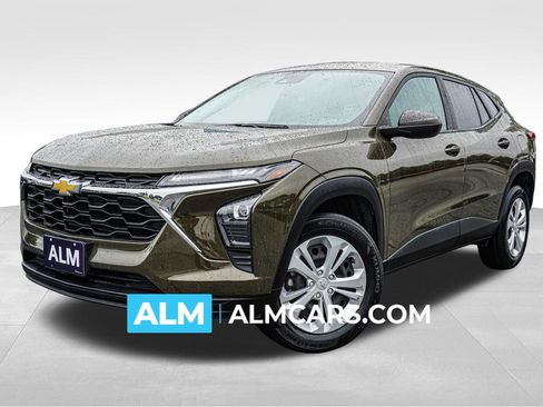 Used 2024 Chevrolet Trax LS FWD image 1
