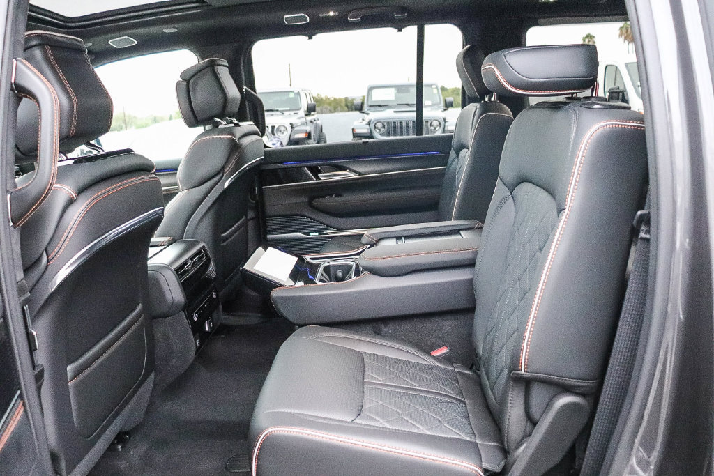 New 2026 Jeep Grand Wagoneer L Summit AWD/4WD image 22