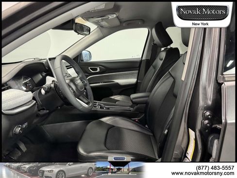 Used 2022 Jeep Compass Latitude image 12