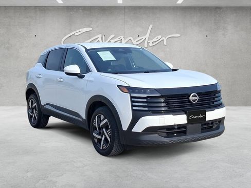 Used 2025 Nissan Kicks SV FWD image 2