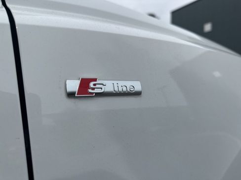 New 2025 Audi Q3 2.0T Premium image 8