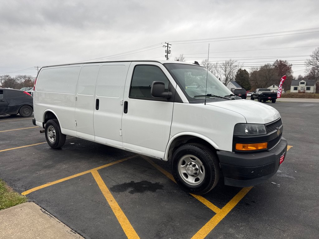 Used 2018 Chevrolet Express 2500 Extended RWD image 4
