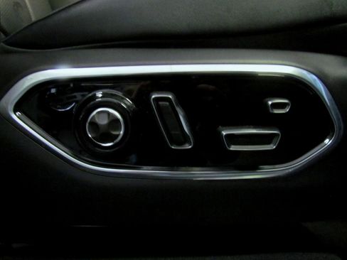 Used 2023 Jeep Grand Cherokee Overland w/ Luxury Tech Group IV image 20