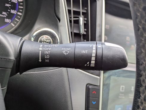 Used 2019 INFINITI Q60 3.0t Luxe w/ Essential Package image 17