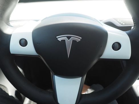Used 2024 Tesla Model Y Long Range AWD/4WD image 28