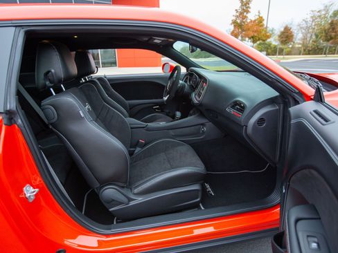 Used 2023 Dodge Challenger SRT Hellcat w/ Driver Convenience Group image 32