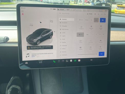 Used 2023 Tesla Model Y AWD image 22