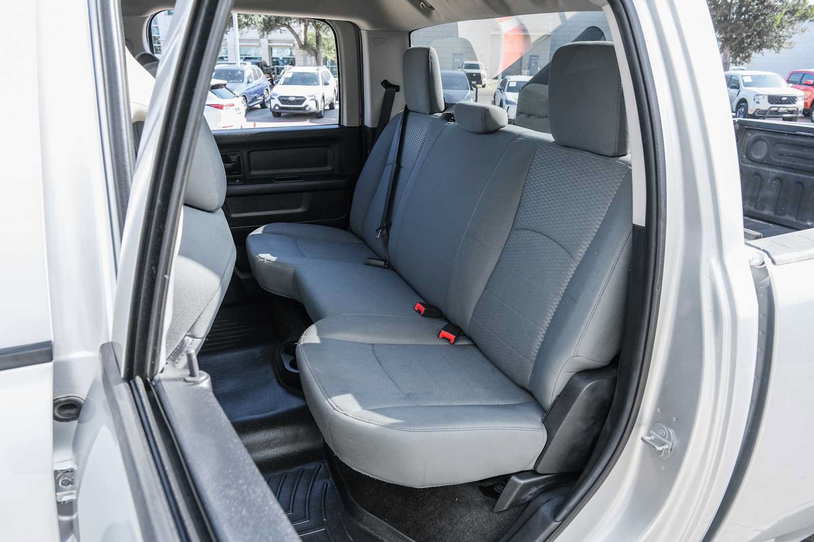 Used 2014 RAM 2500 Tradesman w/ Chrome Appearance Group AWD/4WD image 28