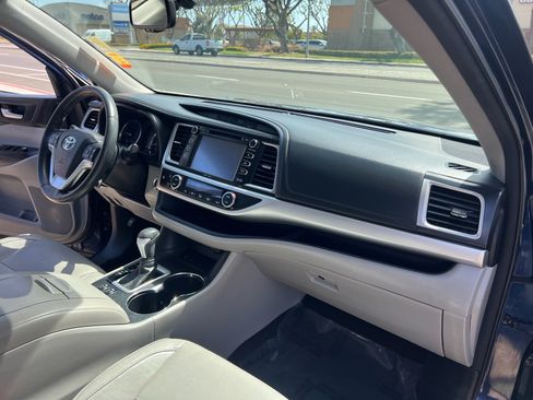 Used 2015 Toyota Highlander XLE FWD image 42