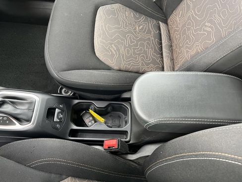 Used 2023 Jeep Renegade Latitude image 13