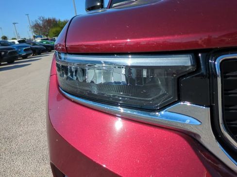 Used 2025 Jeep Grand Cherokee Limited image 9