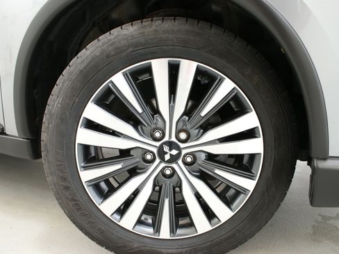 Used 2020 Mitsubishi Outlander ES AWD/4WD image 27