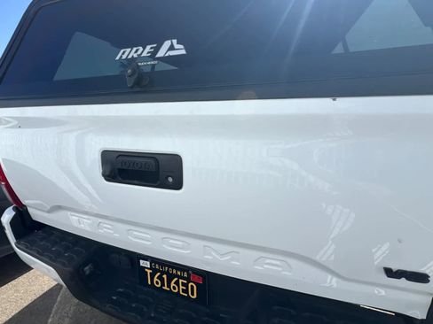 Used 2019 Toyota Tacoma TRD Off-Road w/ TRD Premium Off Road Package AWD/4WD image 5