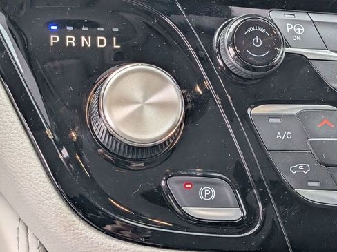 Used 2023 Chrysler Pacifica Limited image 31