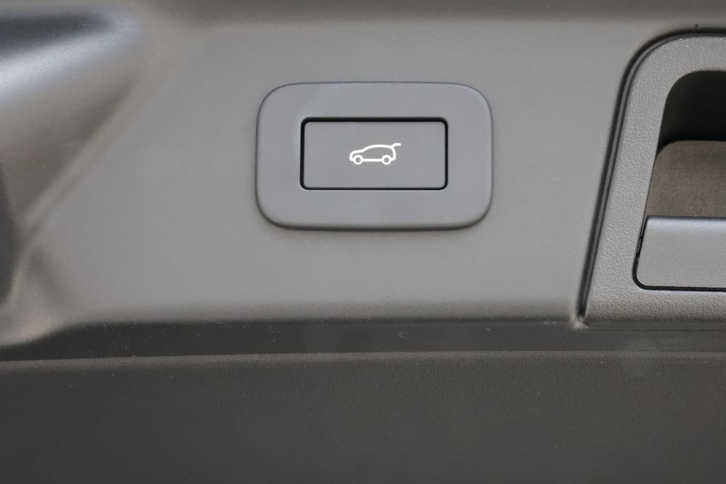 Certified 2026 Land Rover Range Rover Velar S AWD/4WD image 11